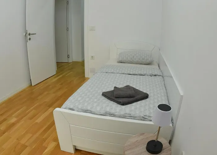 Apartament 22 House *